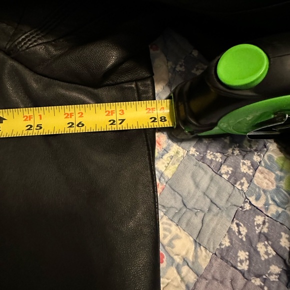 Vintage Black Leather Jacket. Quilted Sleeves. Zip Front. Avenue. 24/26. - Picture 8 of 8